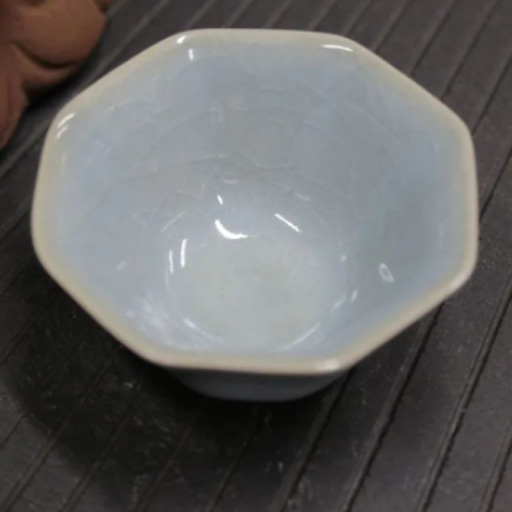 <a href=http://www.w8333.cn/tag/bafang.html target=_blank class=infotextkey>八方</a>杯軟質(zhì)<a href=http://www.w8333.cn/tag/gaolingtu.html target=_blank class=infotextkey>高嶺土</a>胎，中溫<a href=http://www.w8333.cn/tag/manao.html target=_blank class=infotextkey>瑪瑙</a>入釉杯口如井，正<a href=http://www.w8333.cn/tag/bafang.html target=_blank class=infotextkey>八方</a>